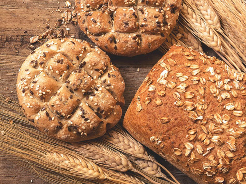 pains aux céréales avec des épis de blé, allergie, intolérance au gluten, coeliaque